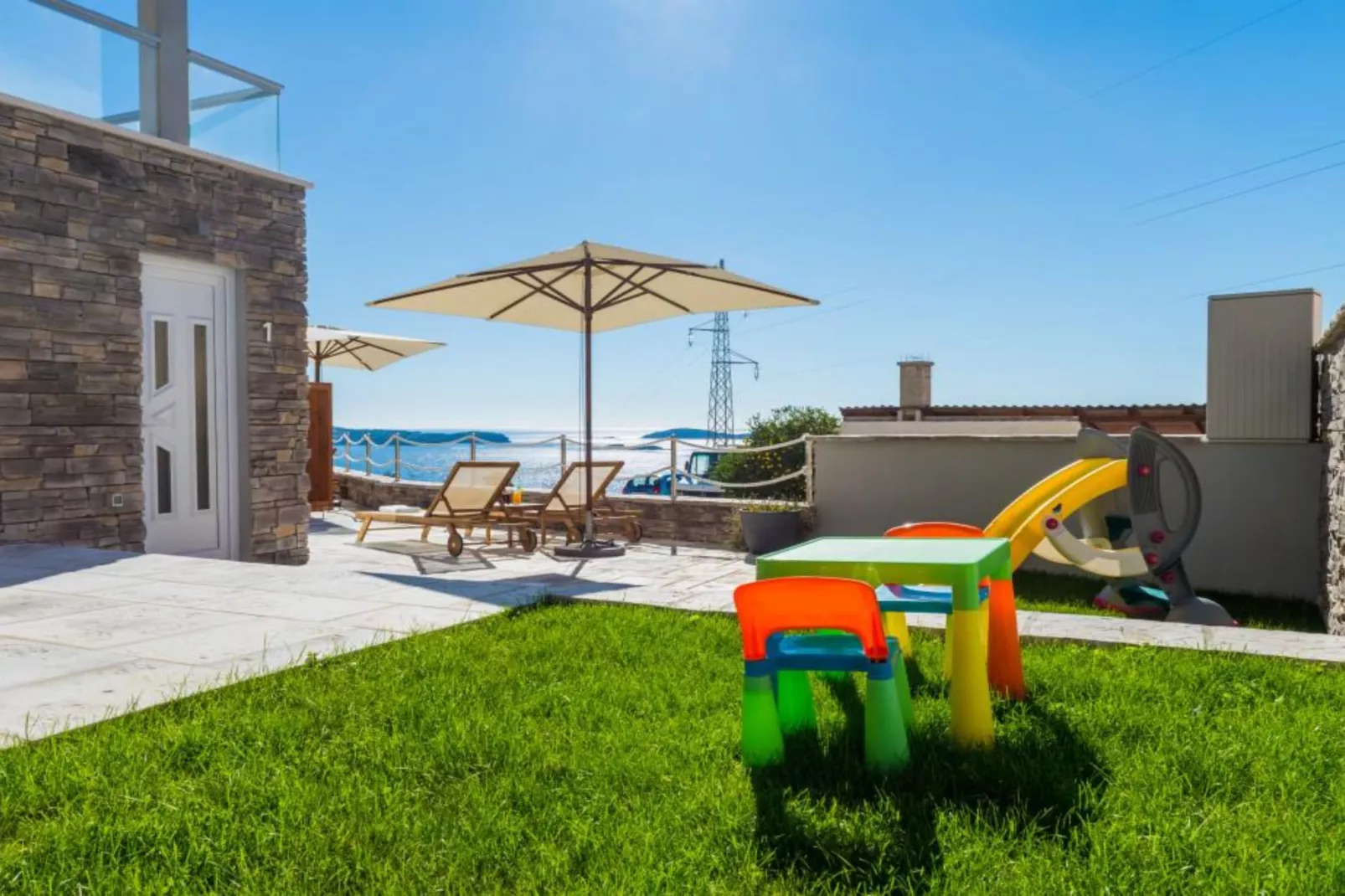 Apartments Villa Capitano - Two Bedroom Apartment with Balcony and Sea View (ŽUTI) - Schwimmbad