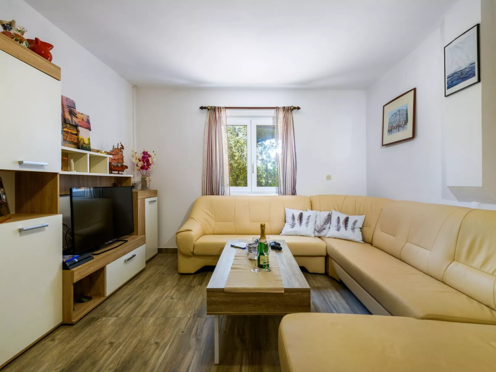 Wunderschönes Ferienhaus in Pomer mit Garten - Image-tags.info