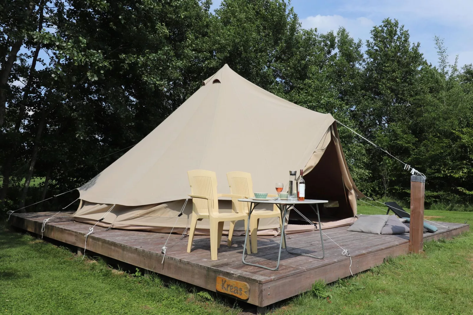Twee Glamour tenten "Kreas" en "Smuk" naast elkaar-Exterior summer