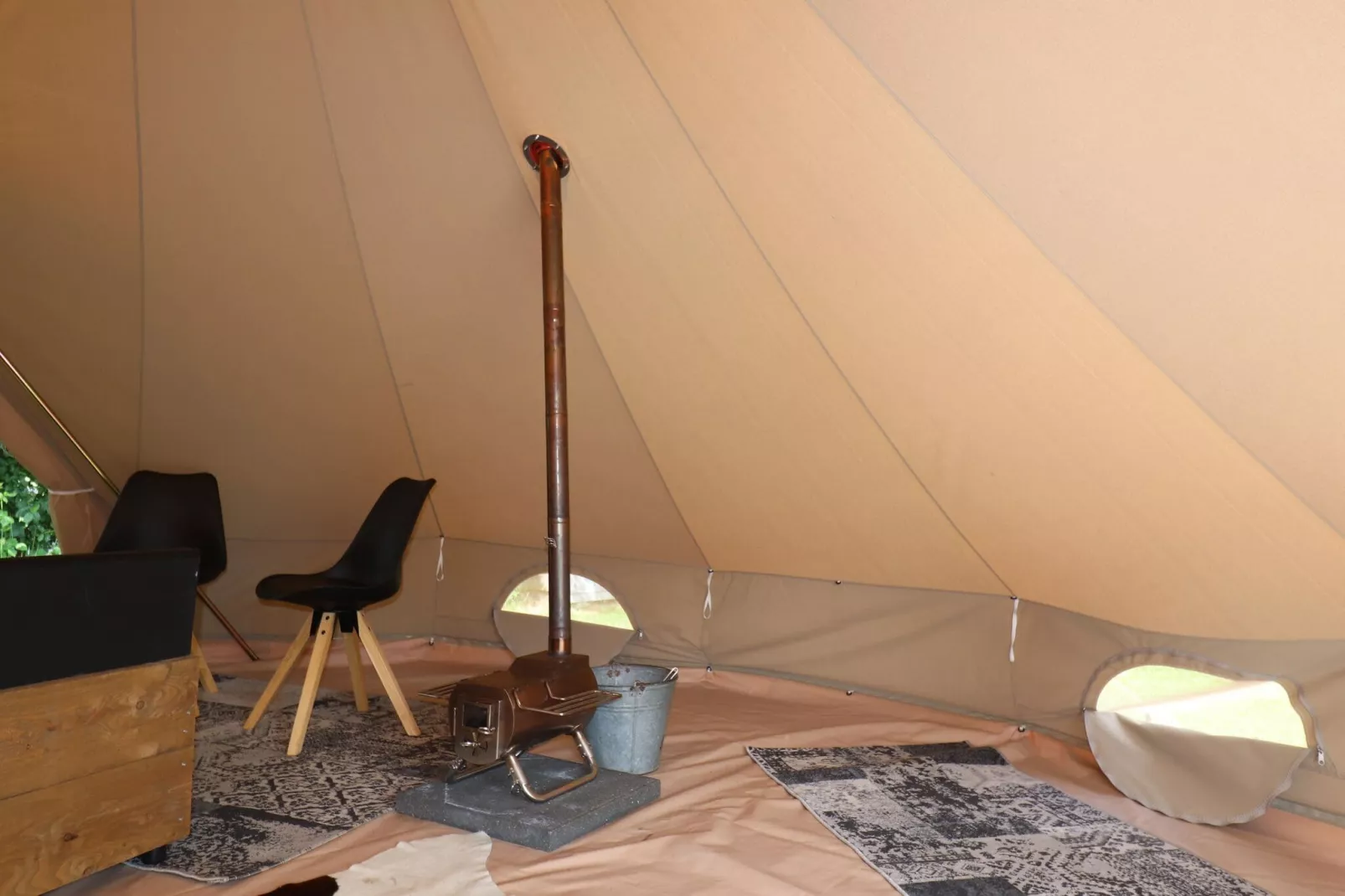 Twee Glamour tenten "Kreas" en "Smuk" naast elkaar-Living room