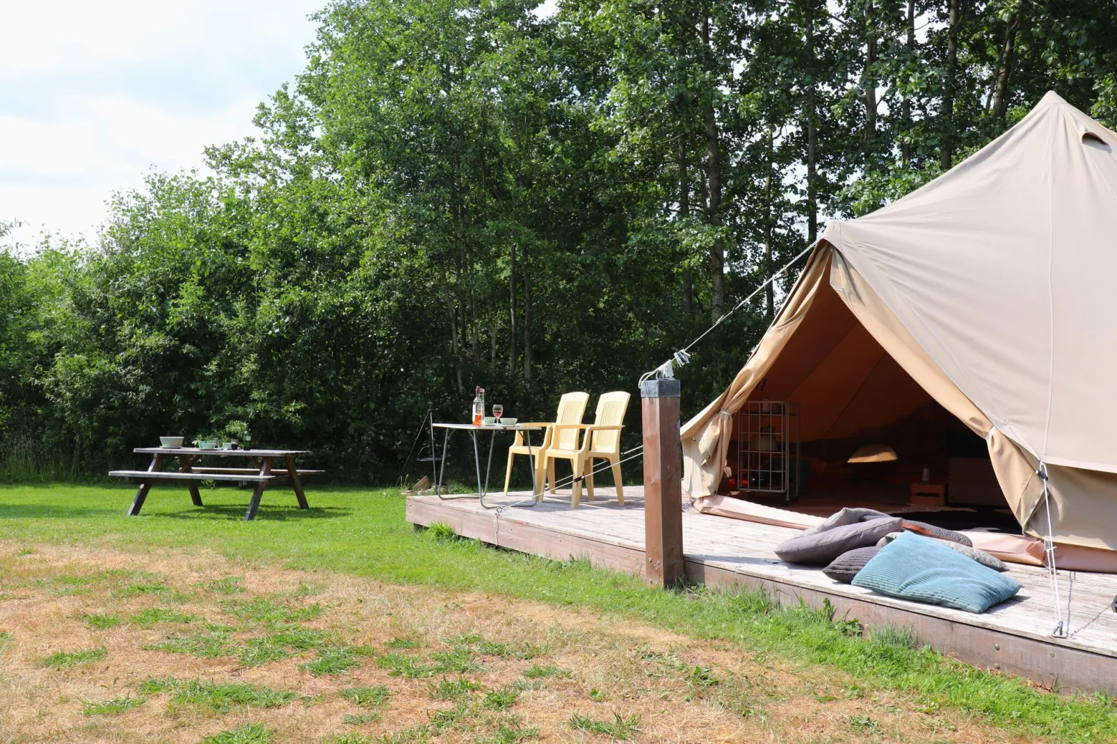 Twee Glamour tenten "Kreas" en "Smuk" naast elkaar-Exterior summer