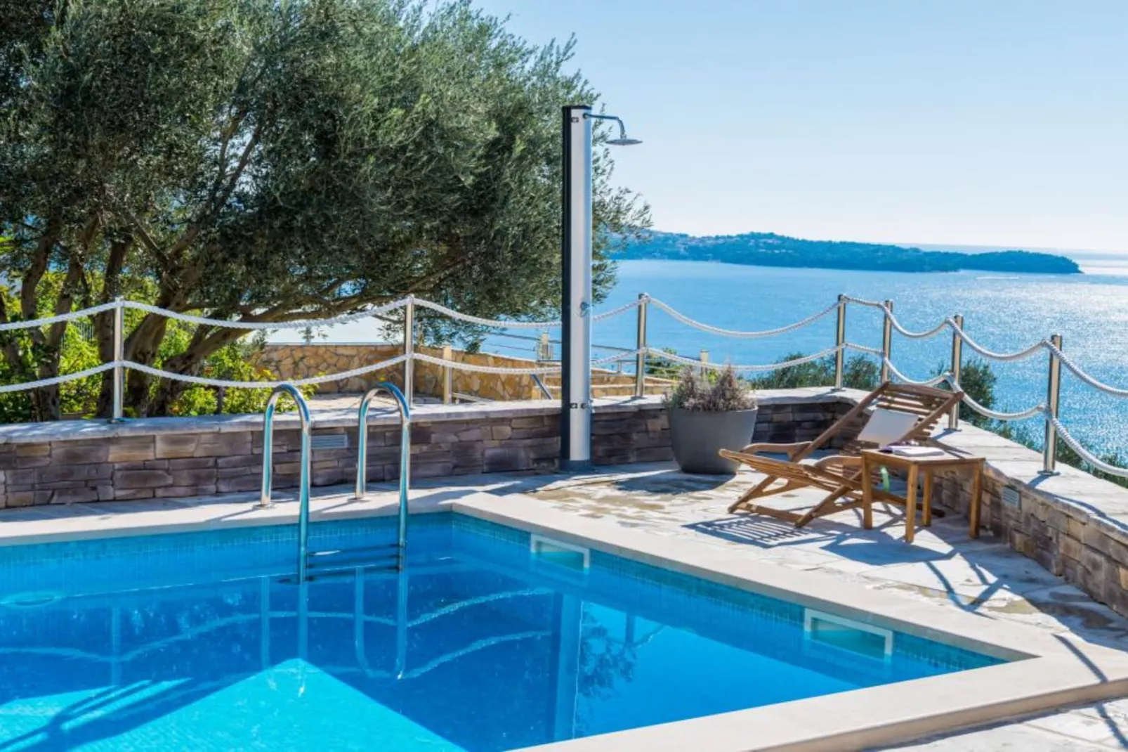 Apartments Villa Capitano - Two Bedroom Apartment with Balcony and Sea View (ŽUTI) - Schwimmbad