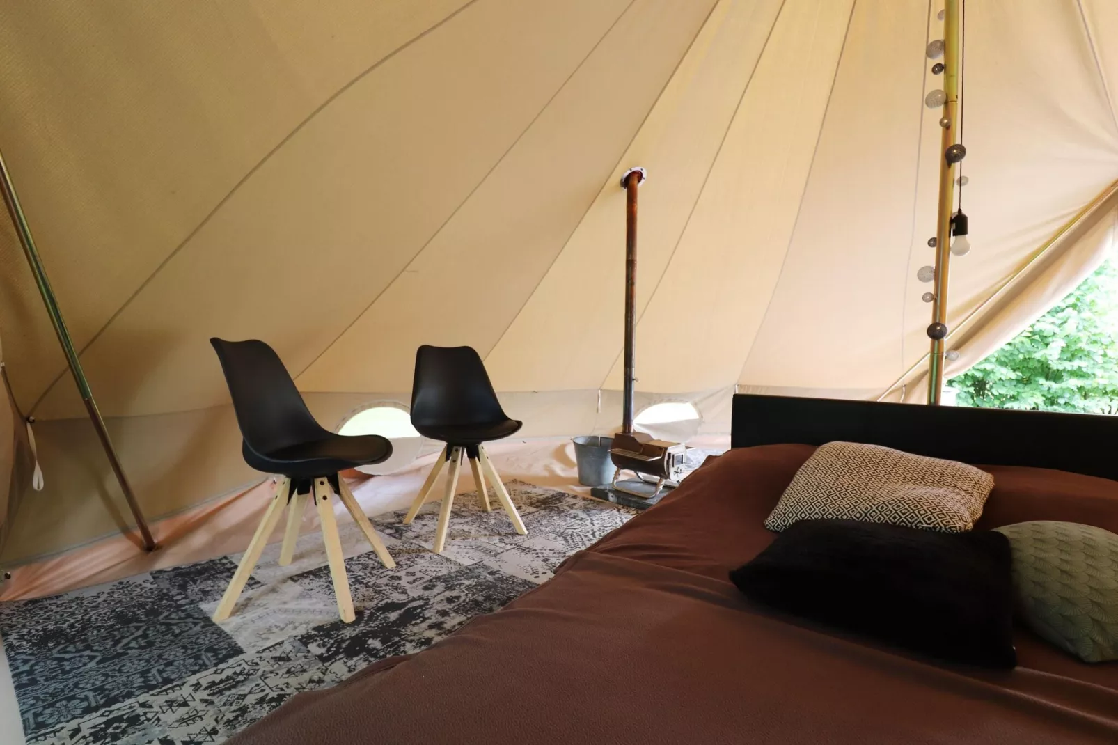 Twee Glamour tenten "Kreas" en "Smuk" naast elkaar-Bedroom
