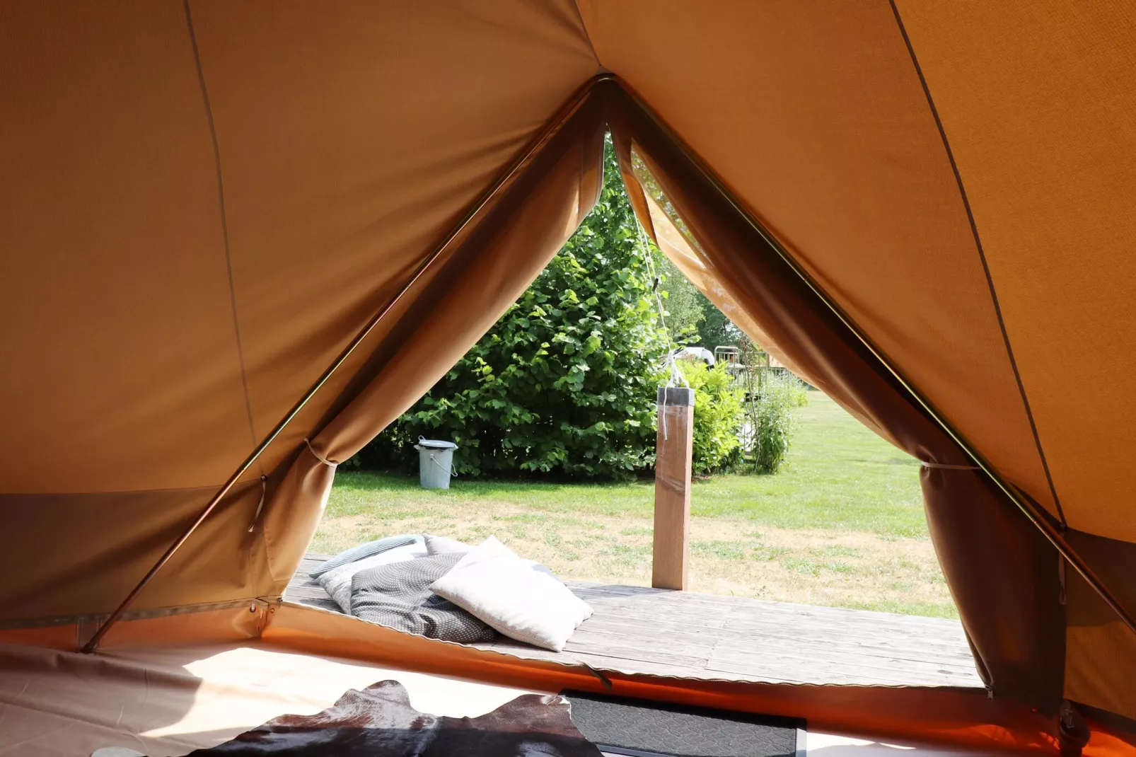 Twee Glamour tenten "Kreas" en "Smuk" naast elkaar-View summer