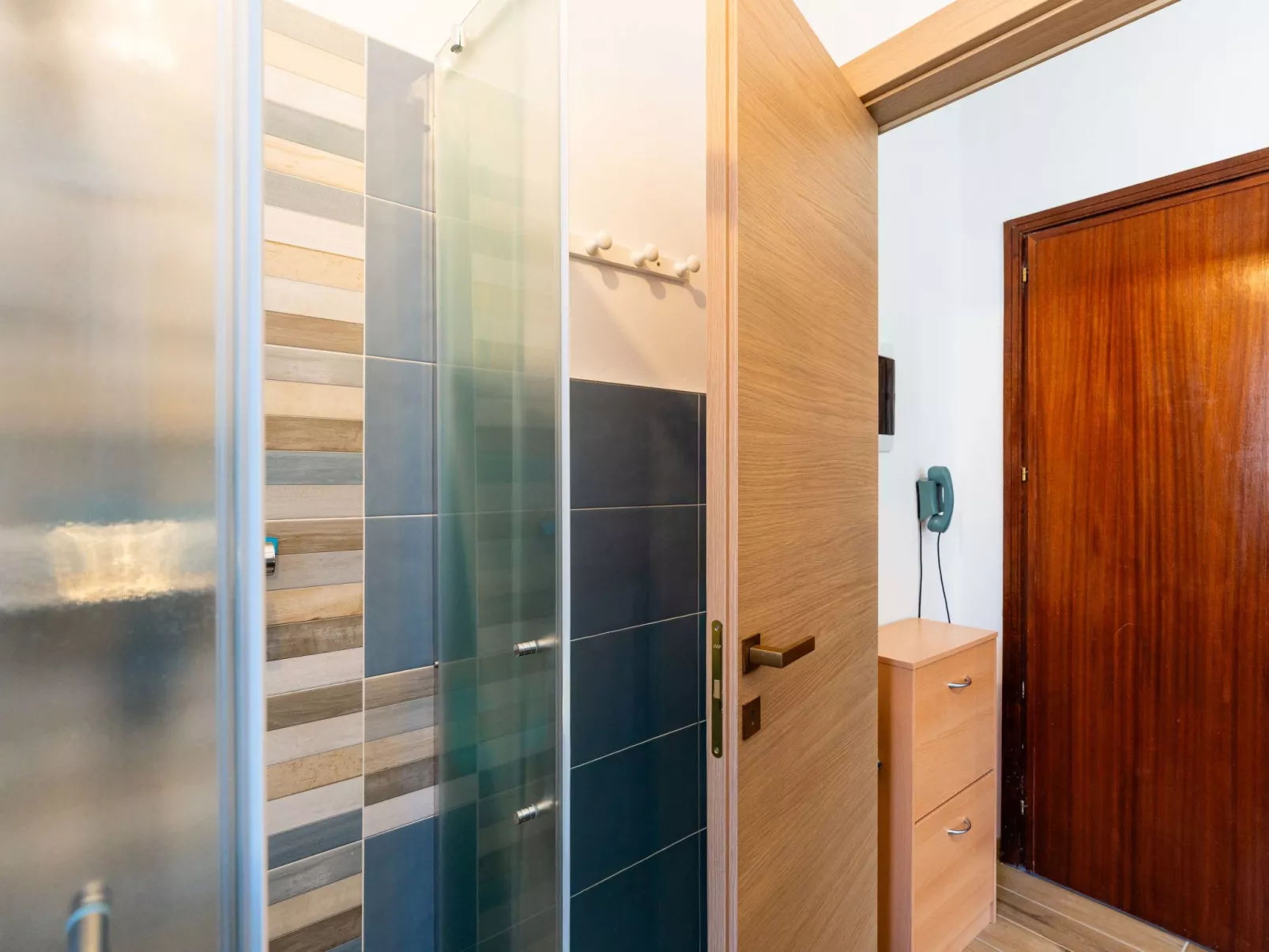 Tra le onde - Inside