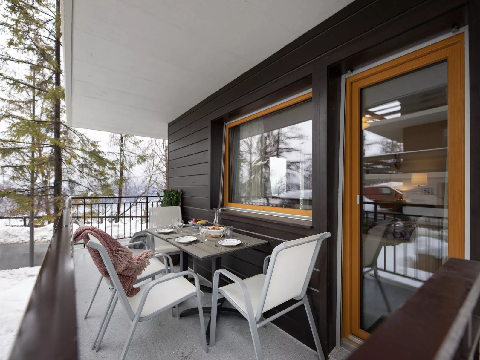 Prachalier I No6 - Outside