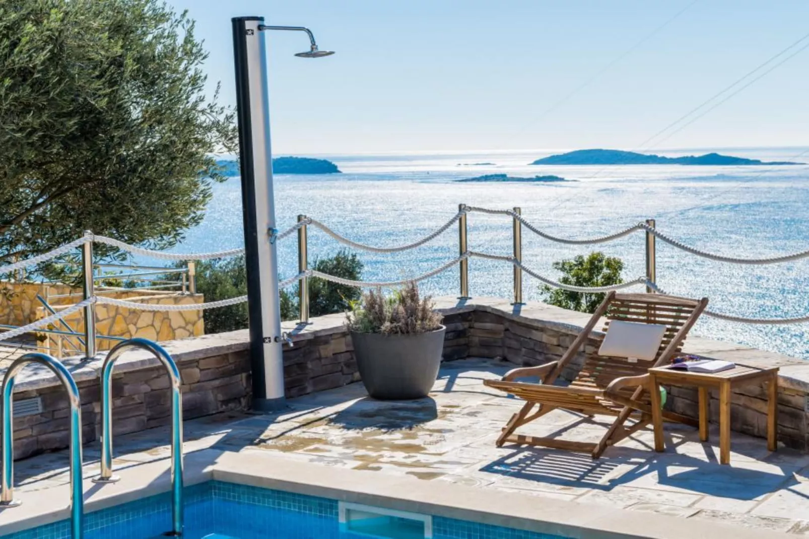 Apartments Villa Capitano - Two Bedroom Apartment with Balcony and Sea View (CRNI) - Schwimmbad