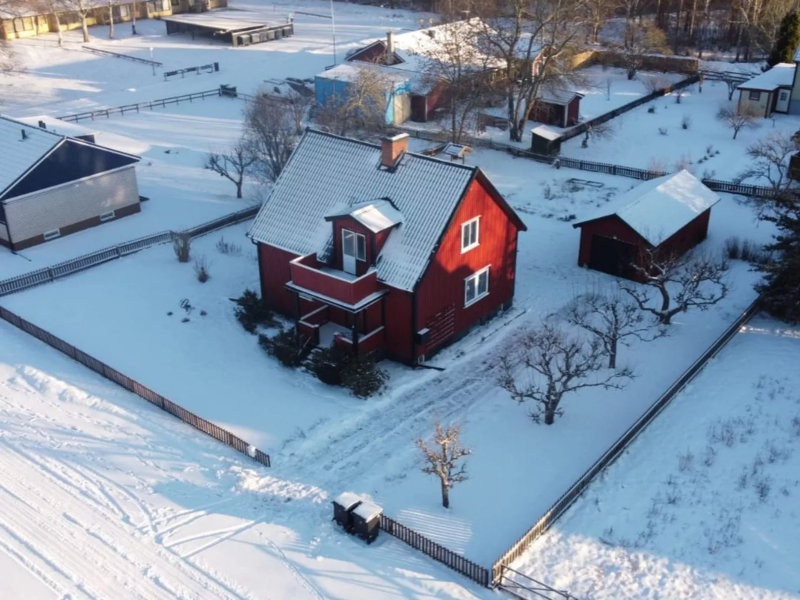Buntes Schwedenhaus Lillebror - Draußen