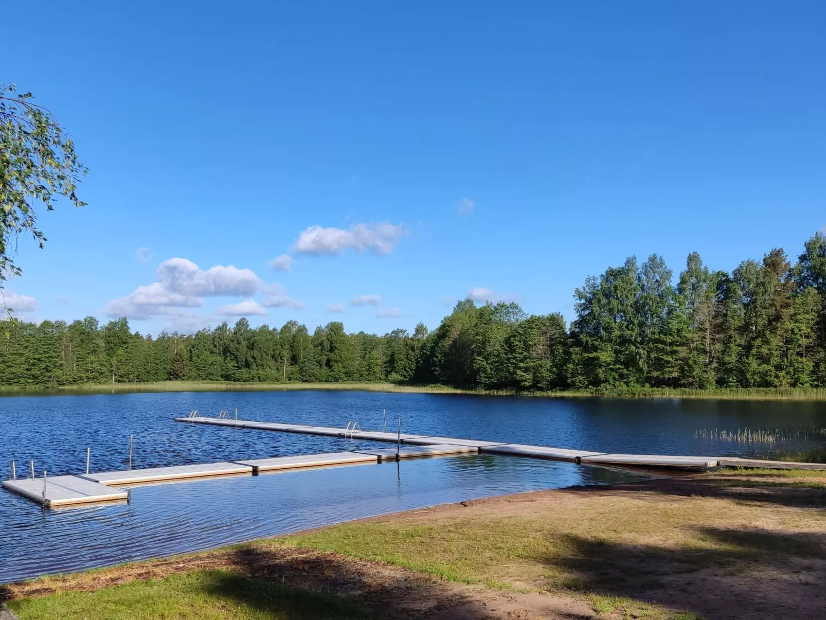 Buntes Schwedenhaus Lillebror - Draußen