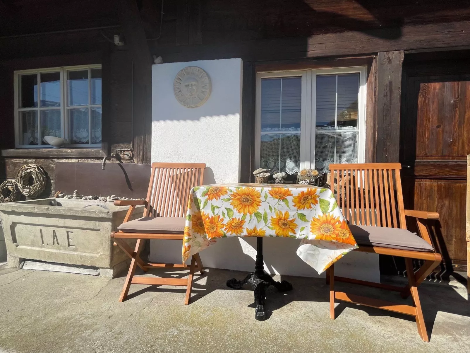 Chalet-Hausteil mit Garten im Dorfkern - Draußen