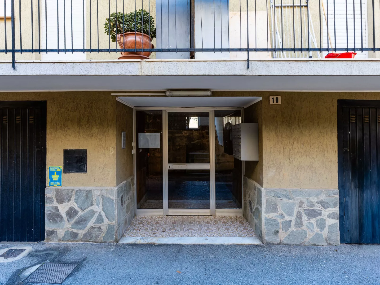 Tra le onde - Outside