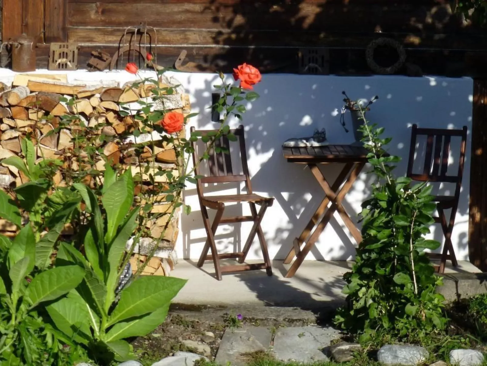 Chalet-Hausteil mit Garten im Dorfkern - Draußen