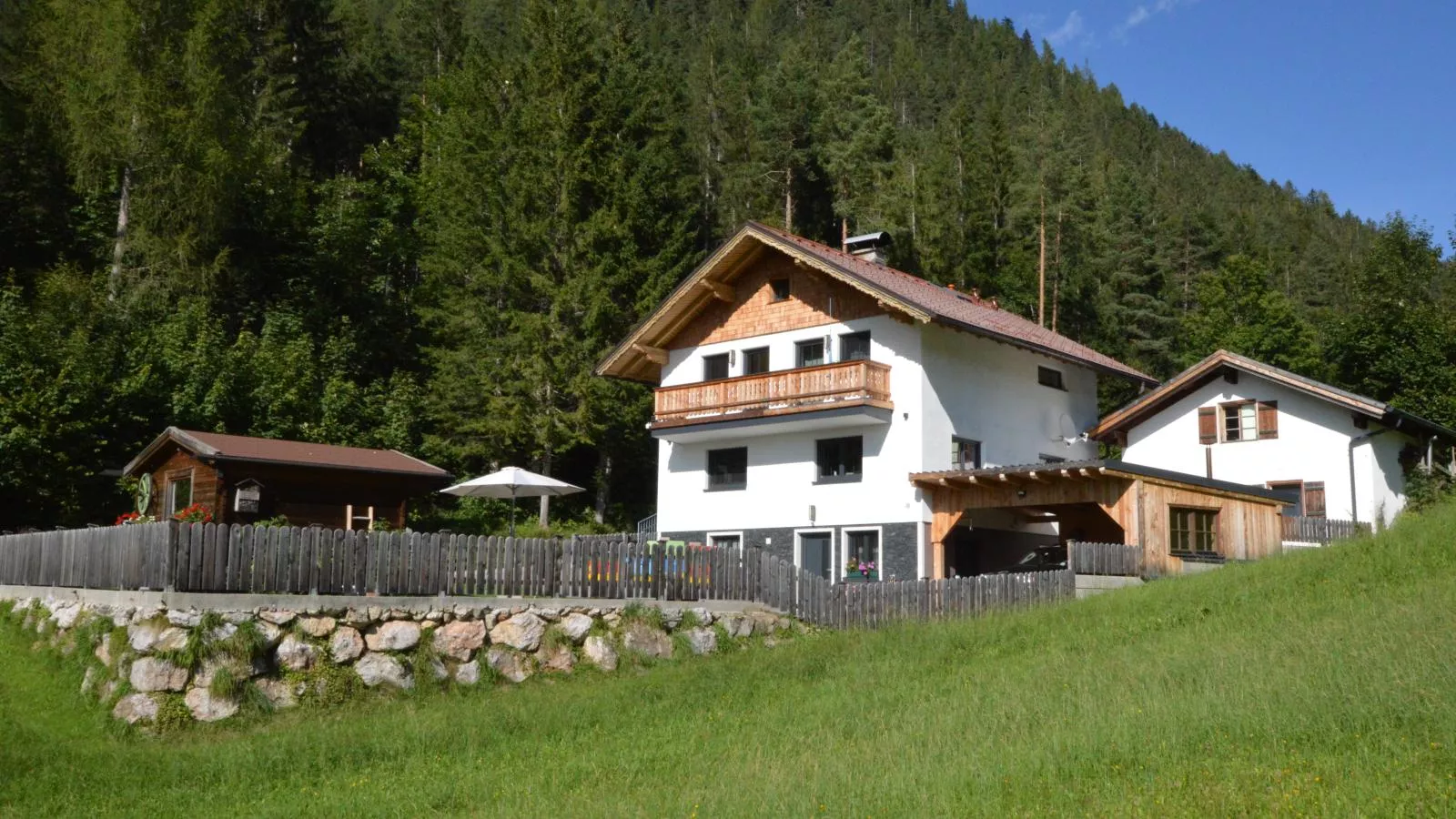 Bienenheim-Exterior summer
