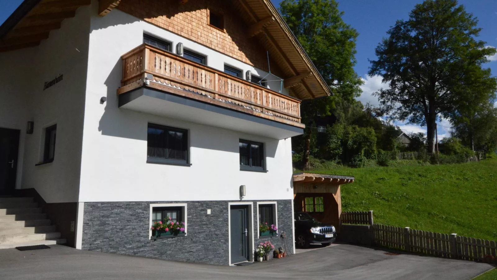 Bienenheim-Exterior summer