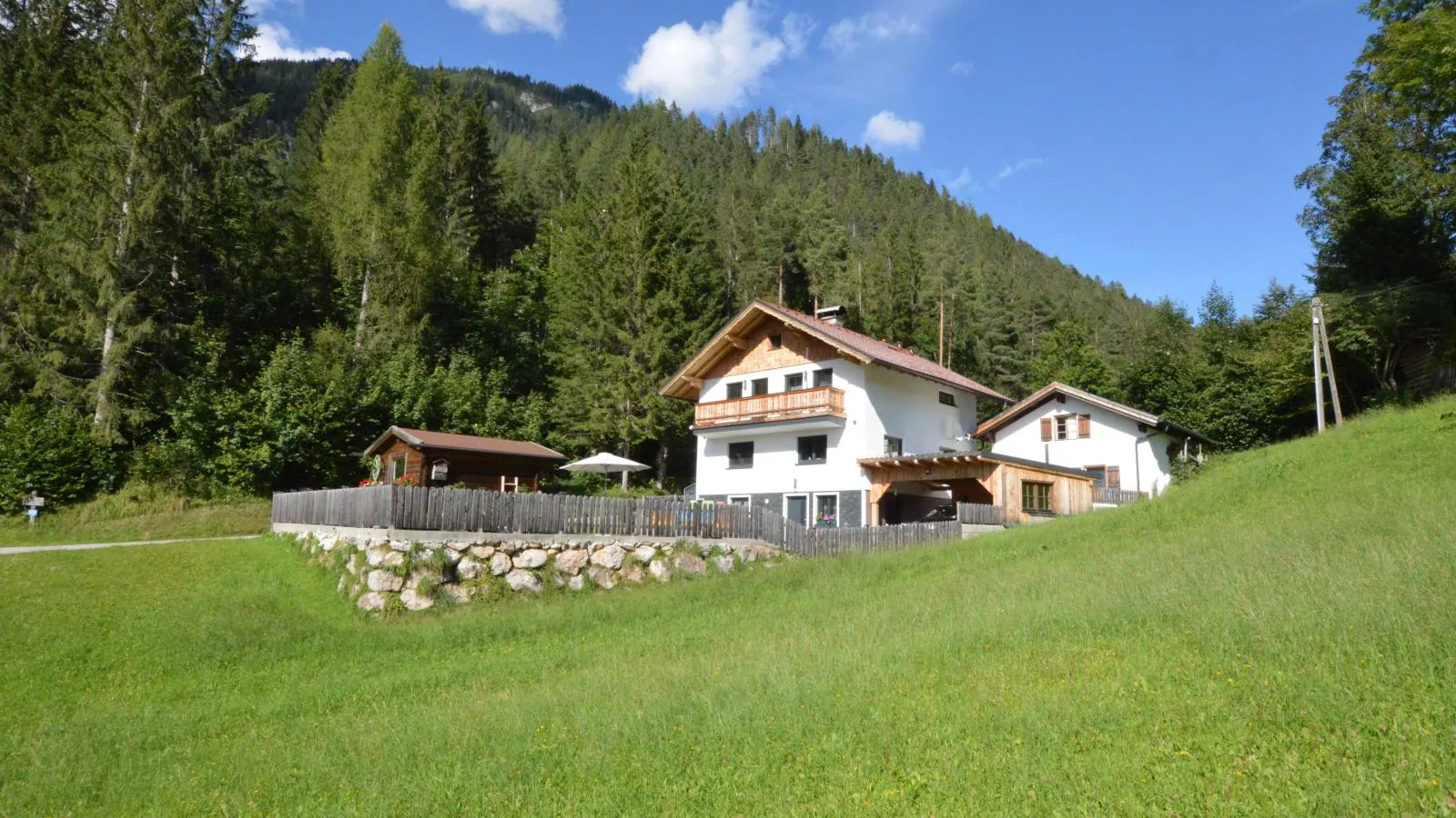 Bienenheim-Exterior summer