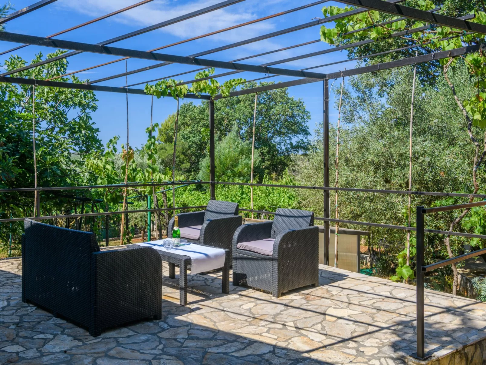 Wunderschönes Ferienhaus in Pomer mit Garten - Image-tags.info