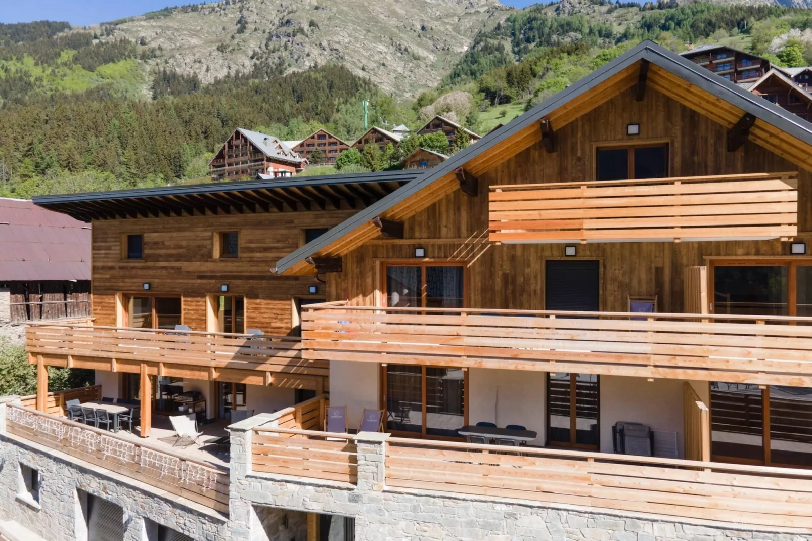 VAUJANY L’Etendard-A24S - Außenbereich Sommer