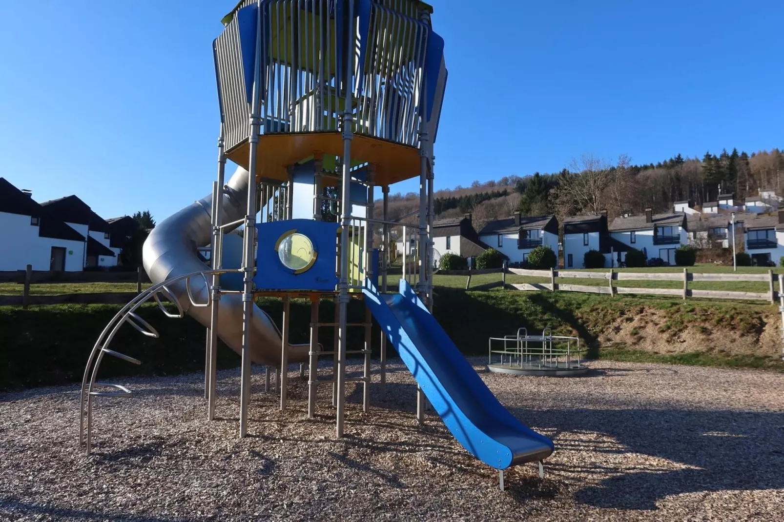 Apartment First Floor - Parkeinrichtungen