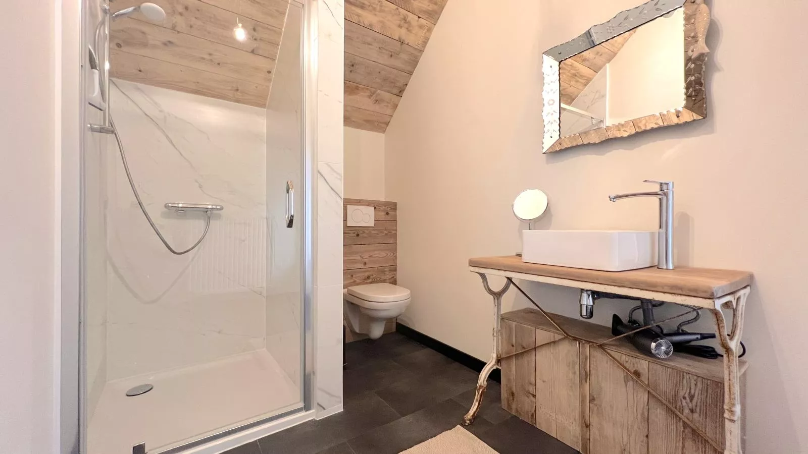 Maison Cuberdon-Badezimmer