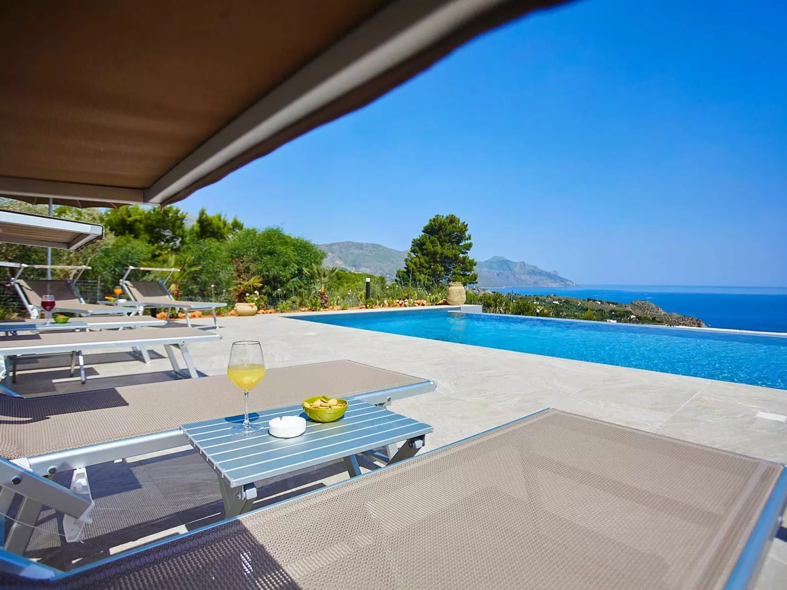 Charming Villa Antonella with pool and sea view - Dehors