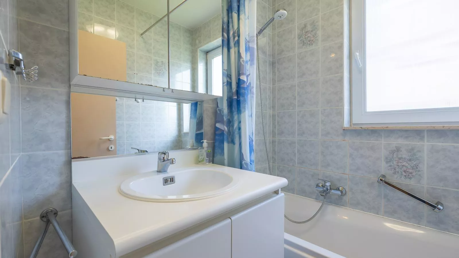 Roland Garros - 0001 + box 6 - Bathroom