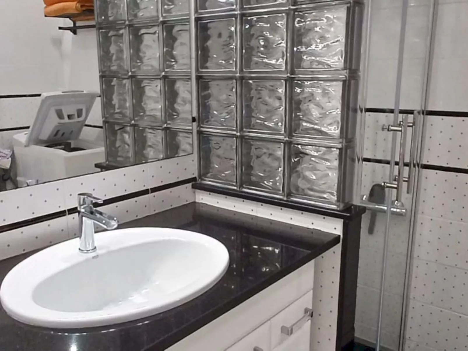 Too Menuda - Drinnen