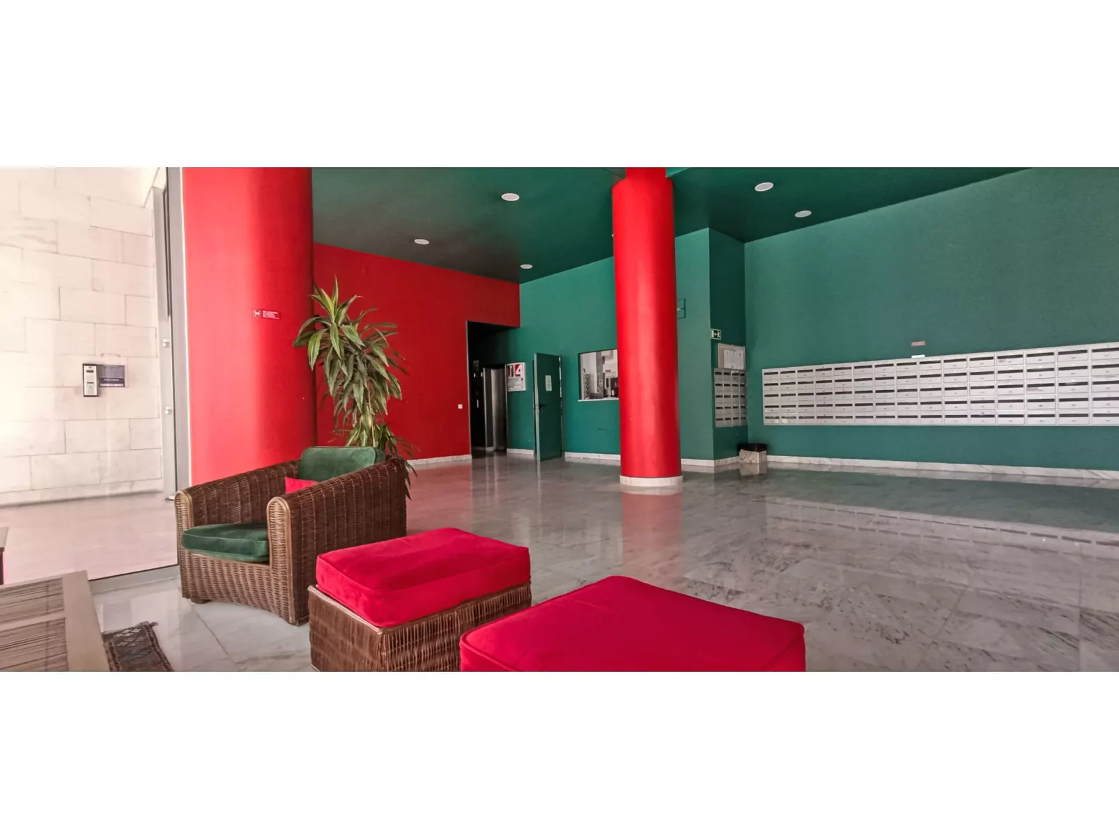 Expo Oriente Lis - Outside