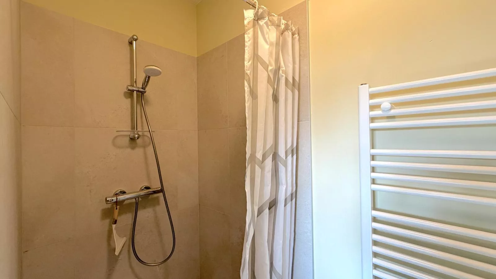 Huus 16 - Badezimmer