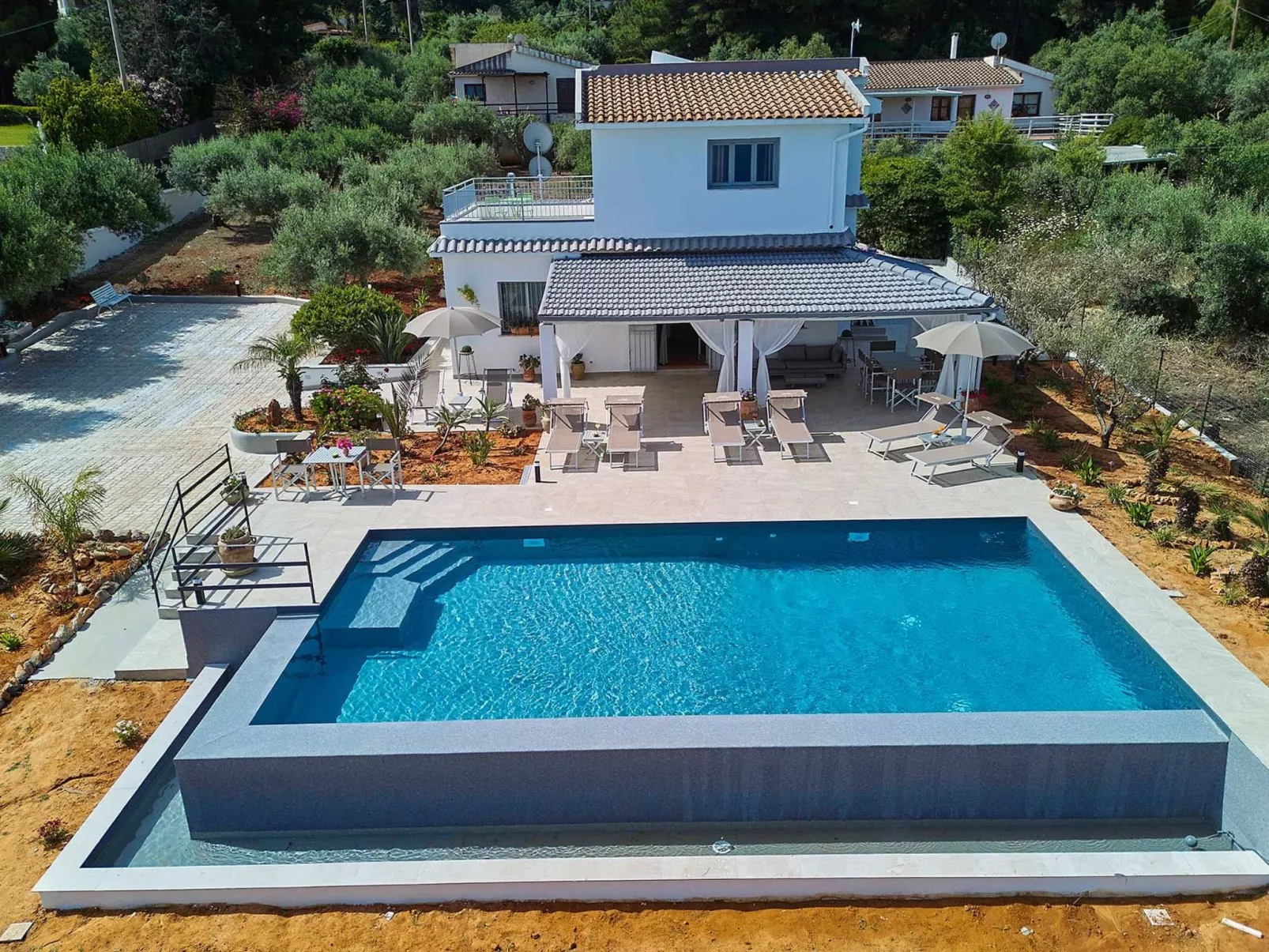 Charming Villa Antonella with pool and sea view - Dedans