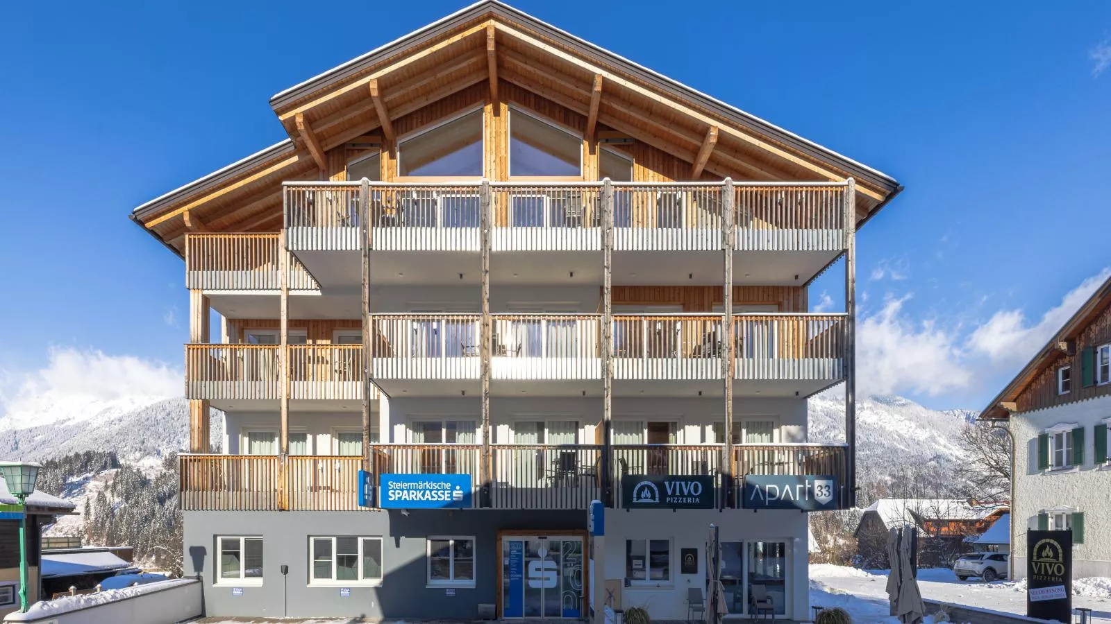 Apart33 Top 1-28 - Exterior in winter