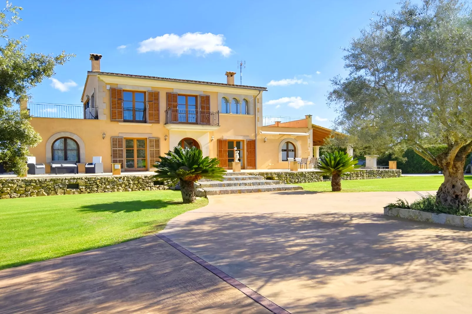 LLUM - Außenbereich Sommer