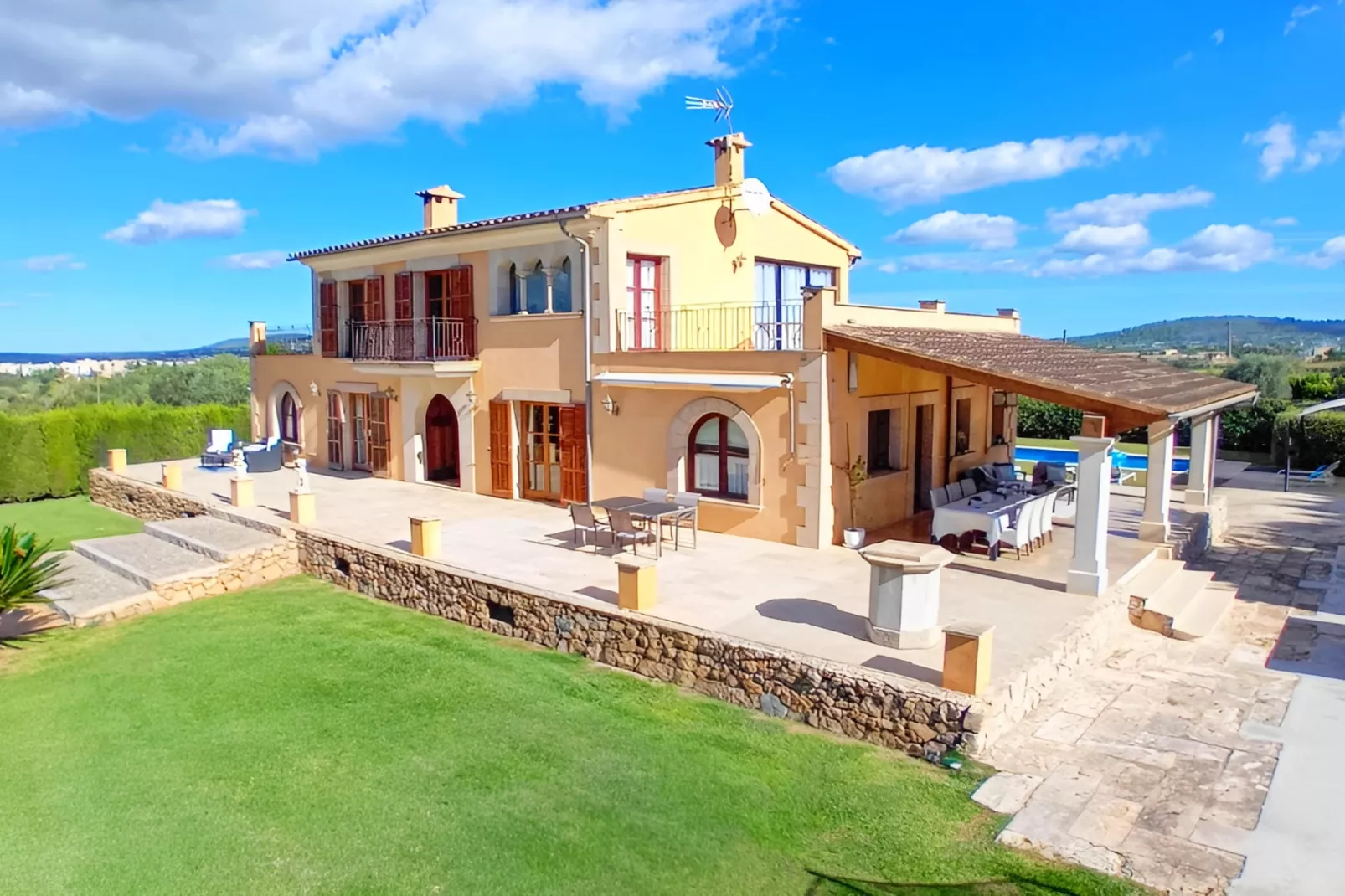 LLUM - Außenbereich Sommer