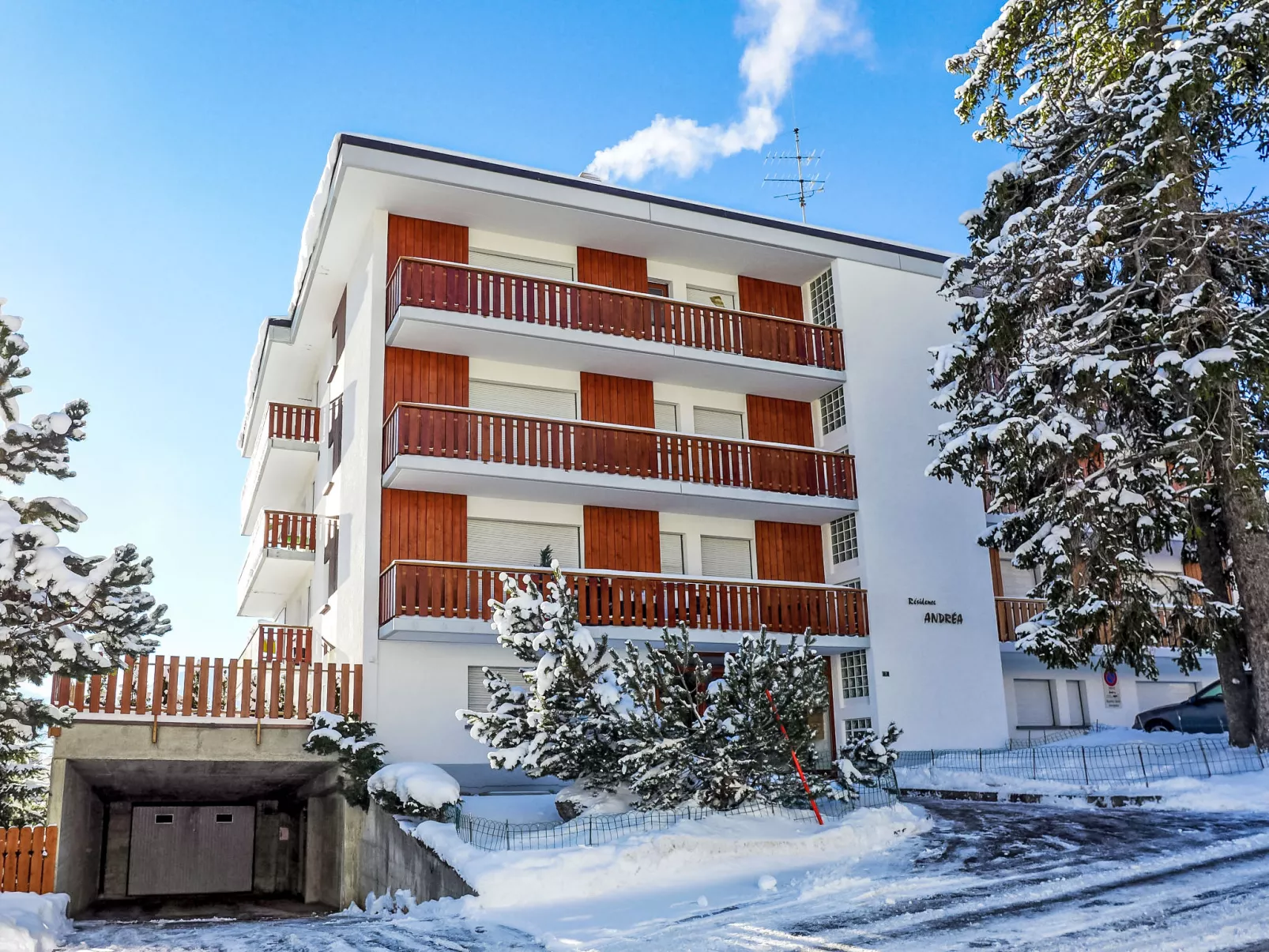 Andrea B15 - Outside