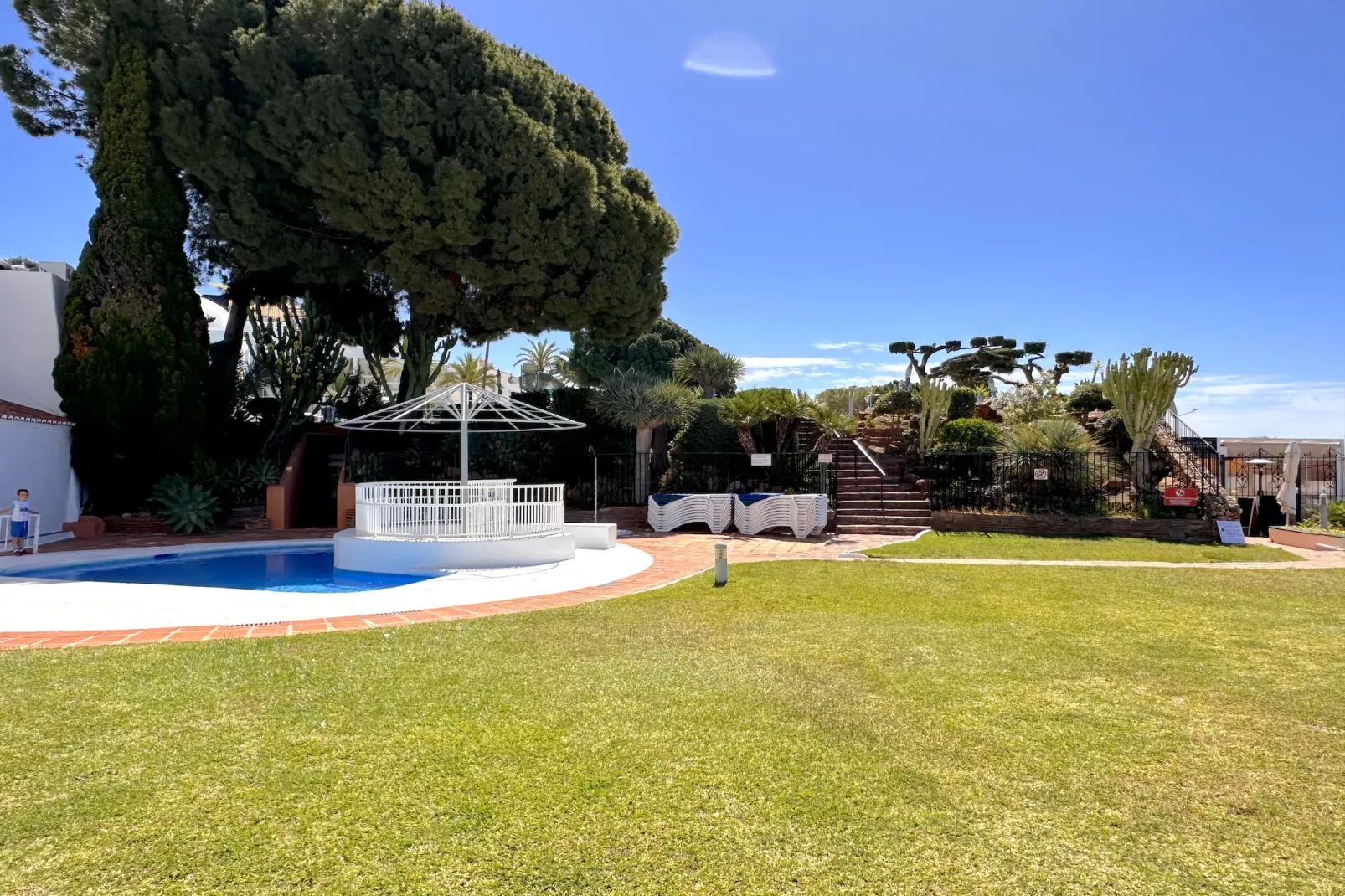 Capuchinos 85 San Juan Capistrano by Casasol - Jardins en été