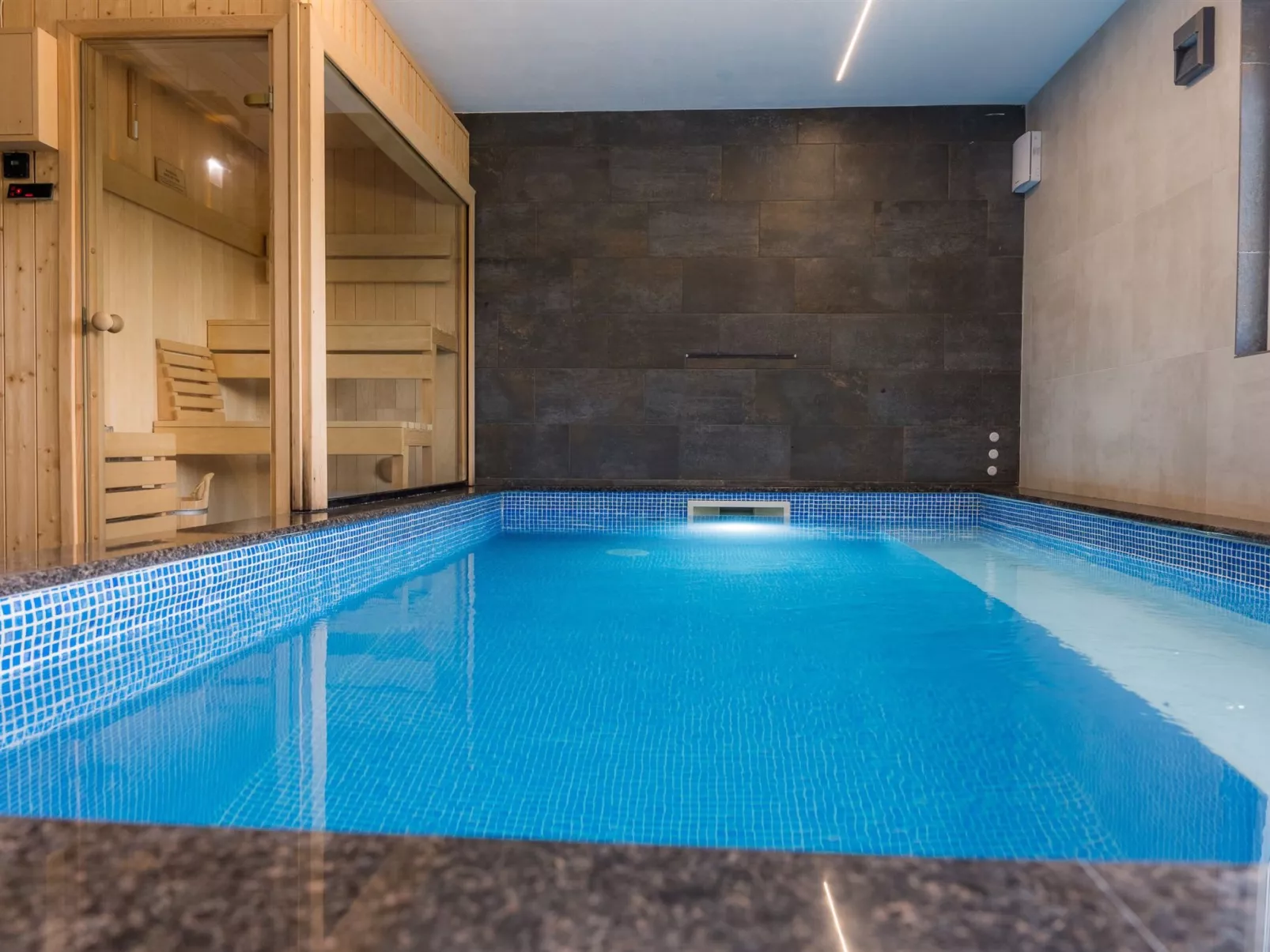 Riverside House Idila