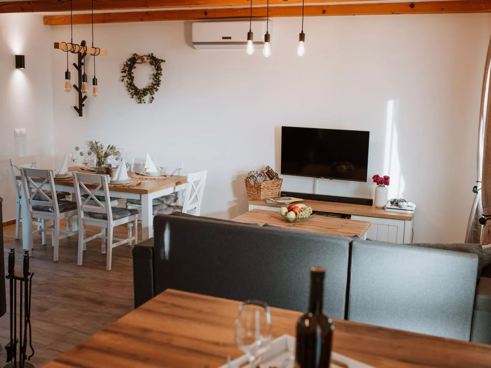 House The View - Inside