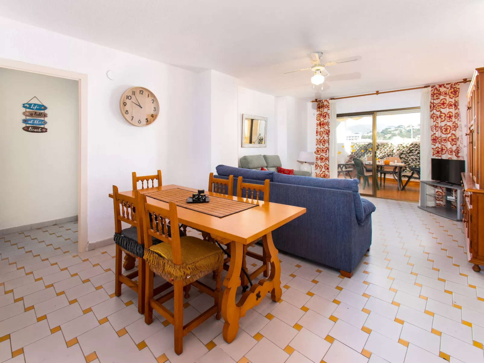 Happy House - Dedans