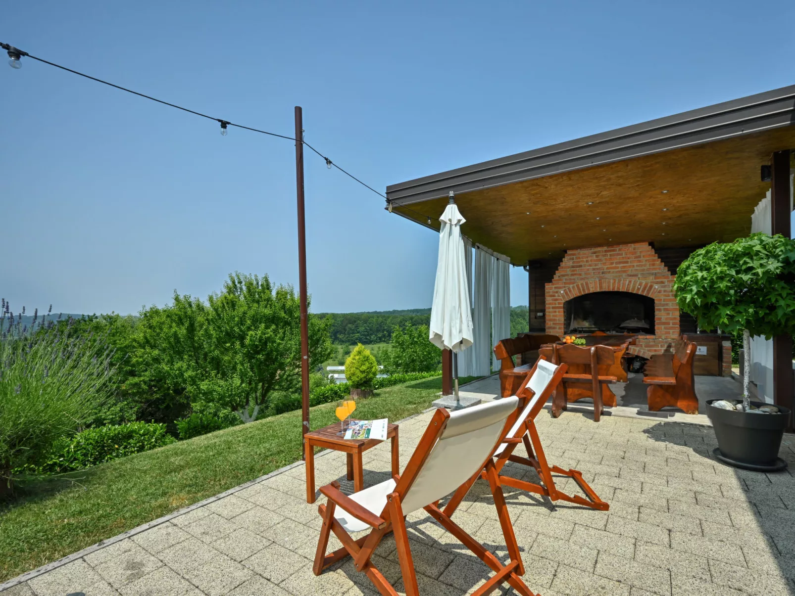 Divinus Holiday House - Dehors