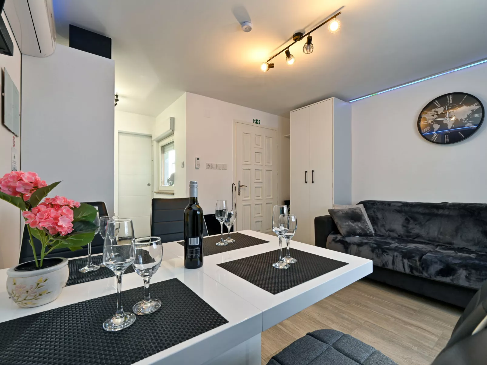 House View&Wine - Drinnen