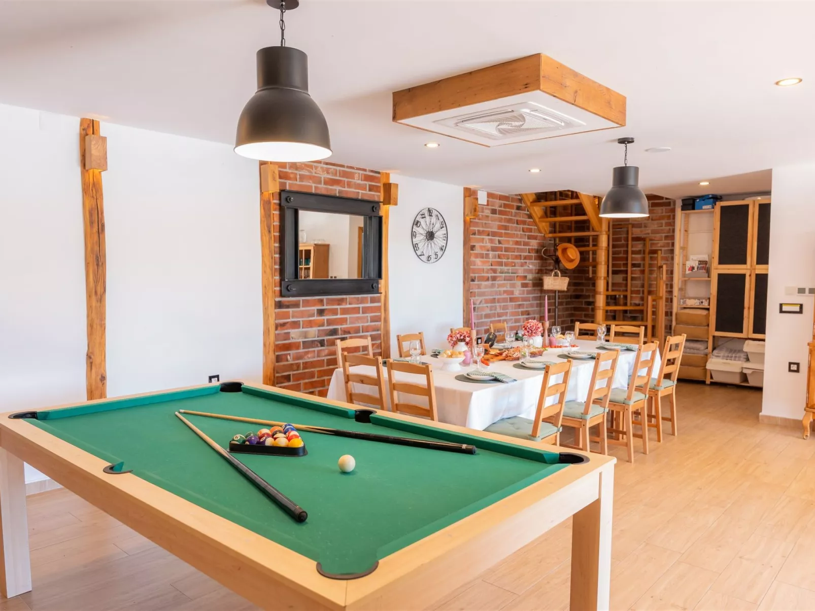 House Tri srca - Inside