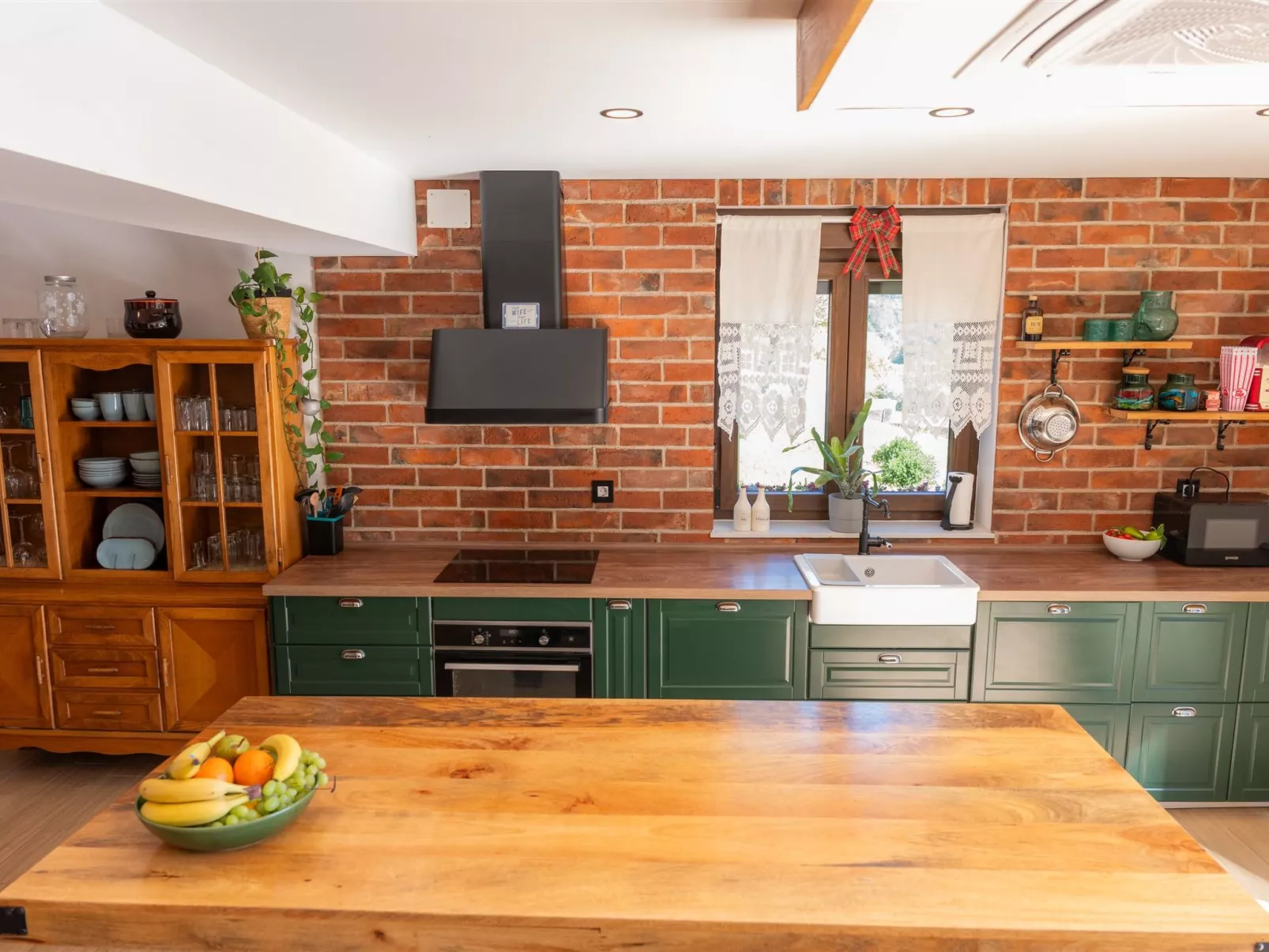 House Tri srca - Inside