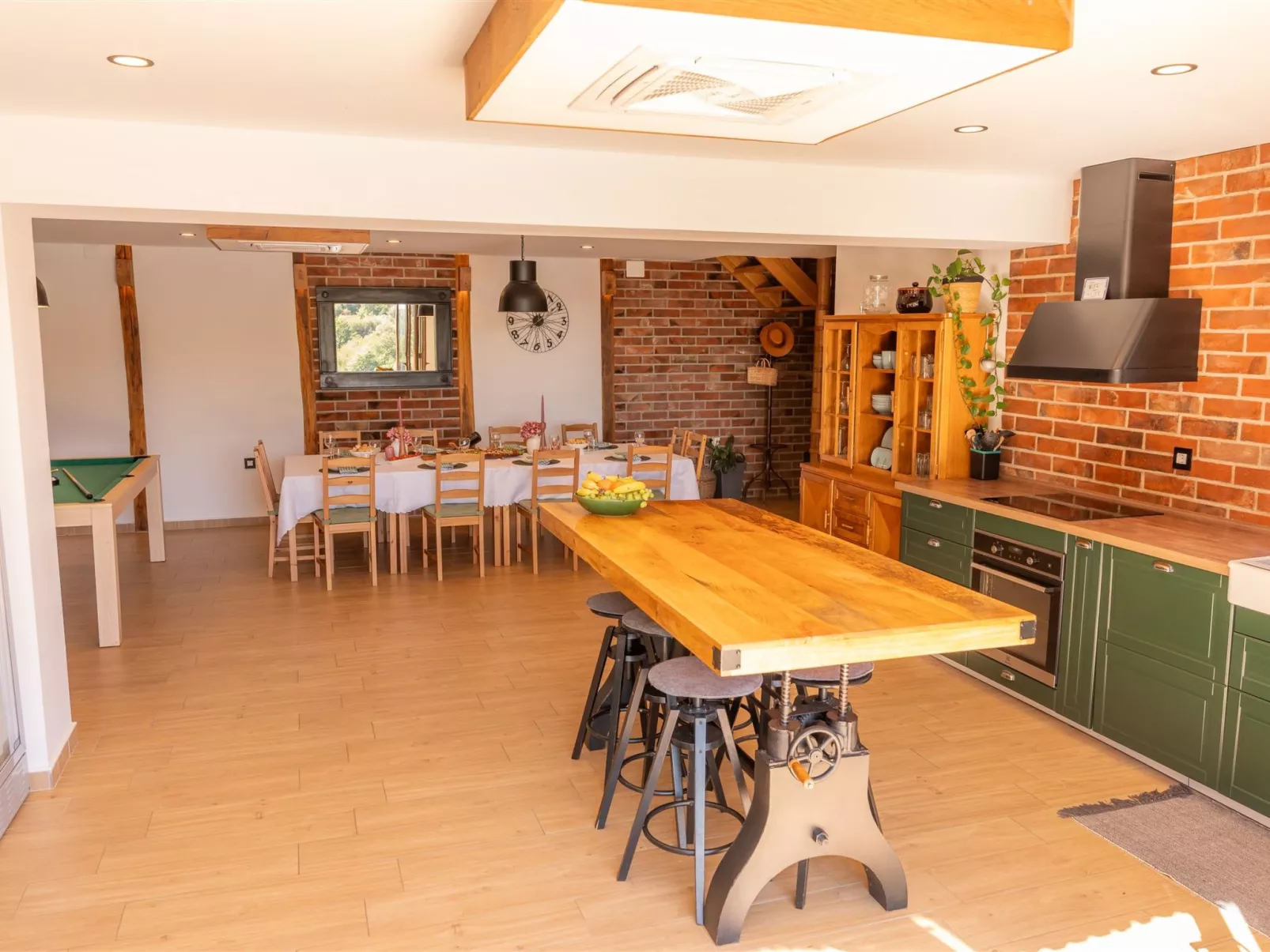 House Tri srca - Inside