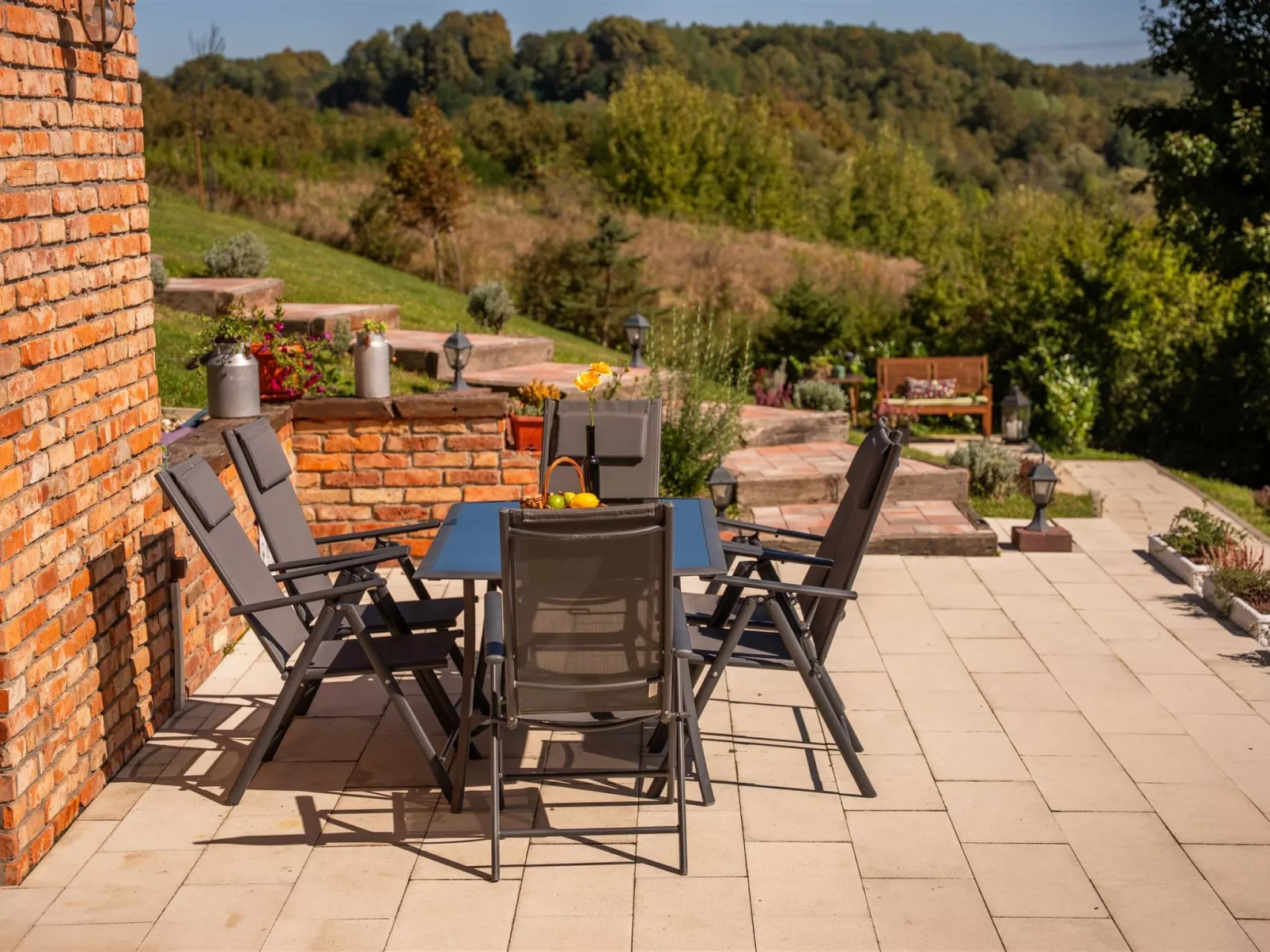 House Tri srca - Outside