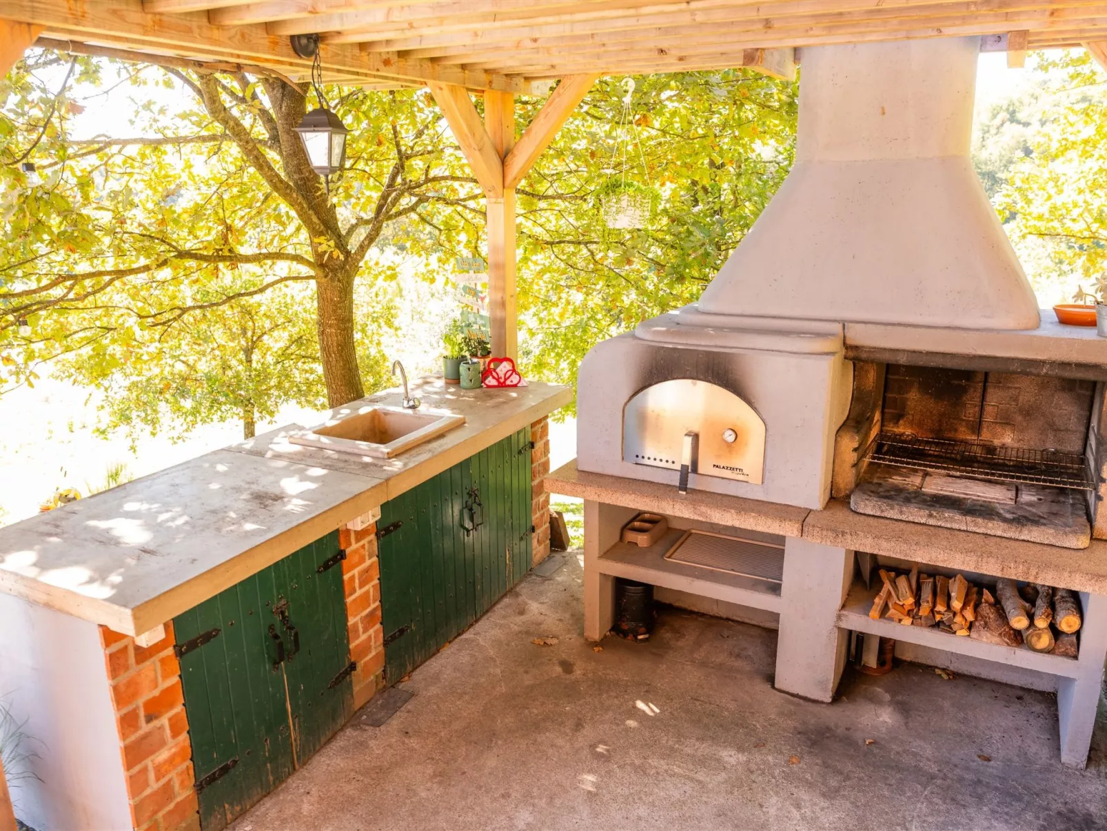 House Tri srca - Outside