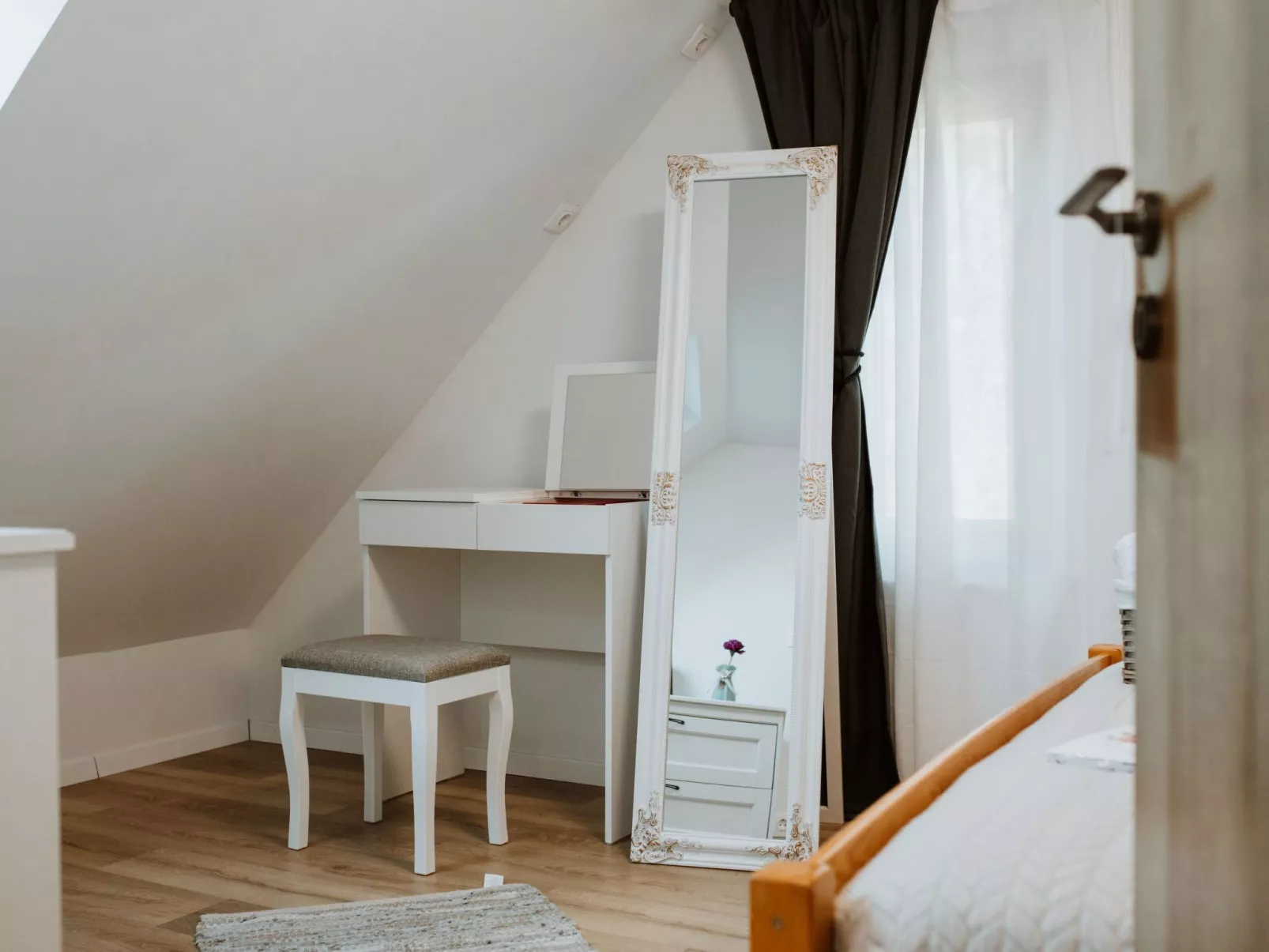 House The View - Inside