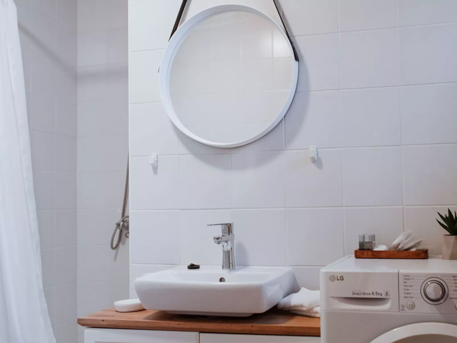 House The View - Inside