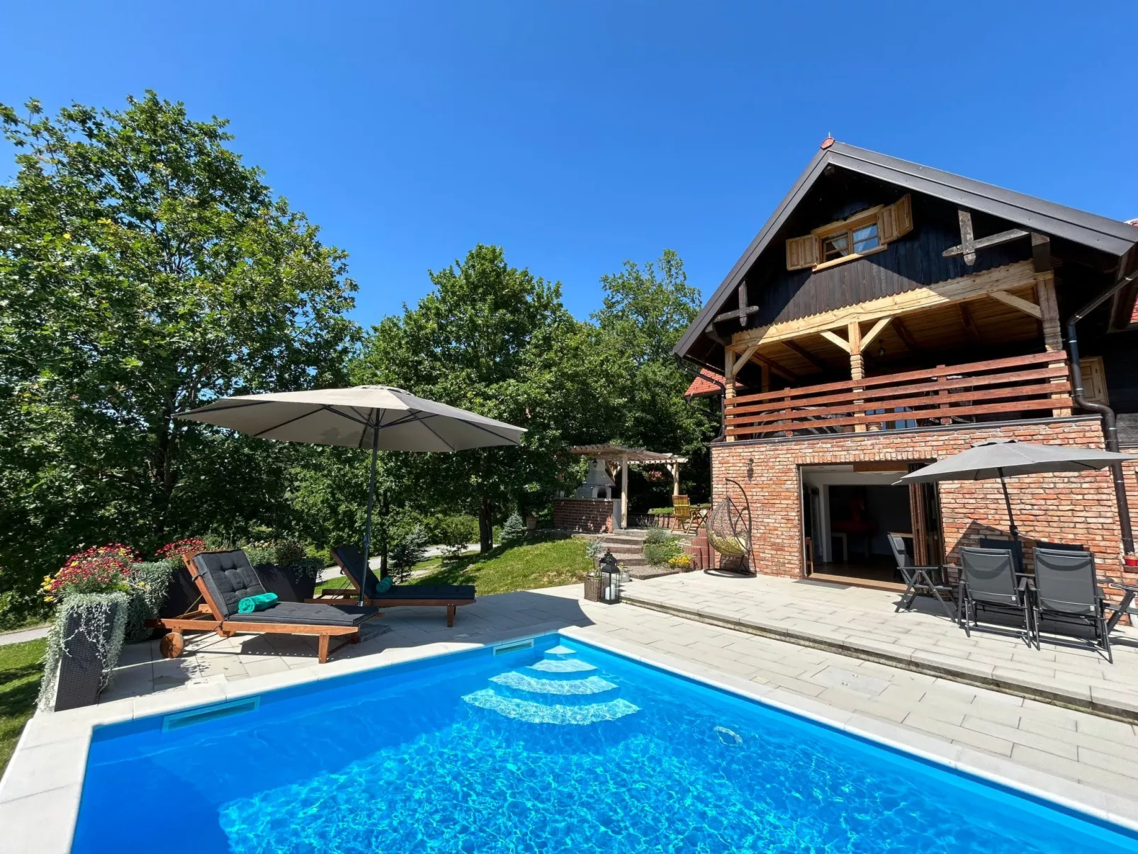 House Tri srca - Outside