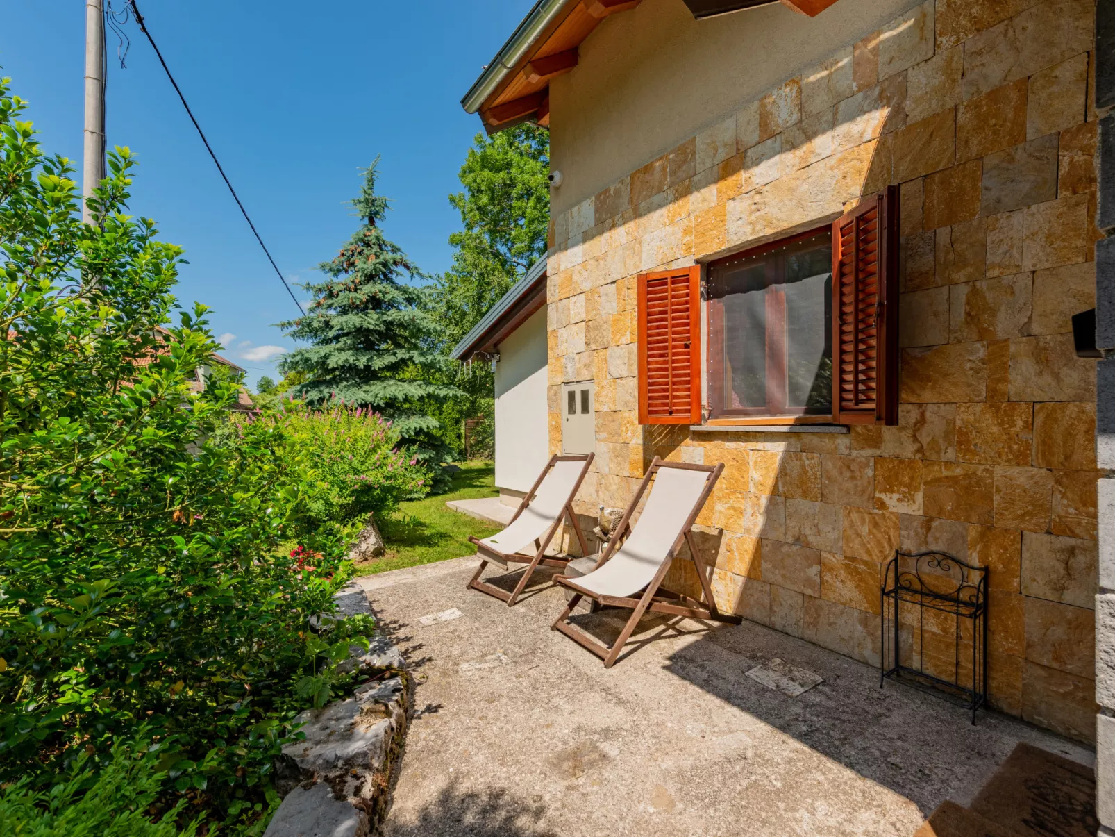 House Mazini - Draußen