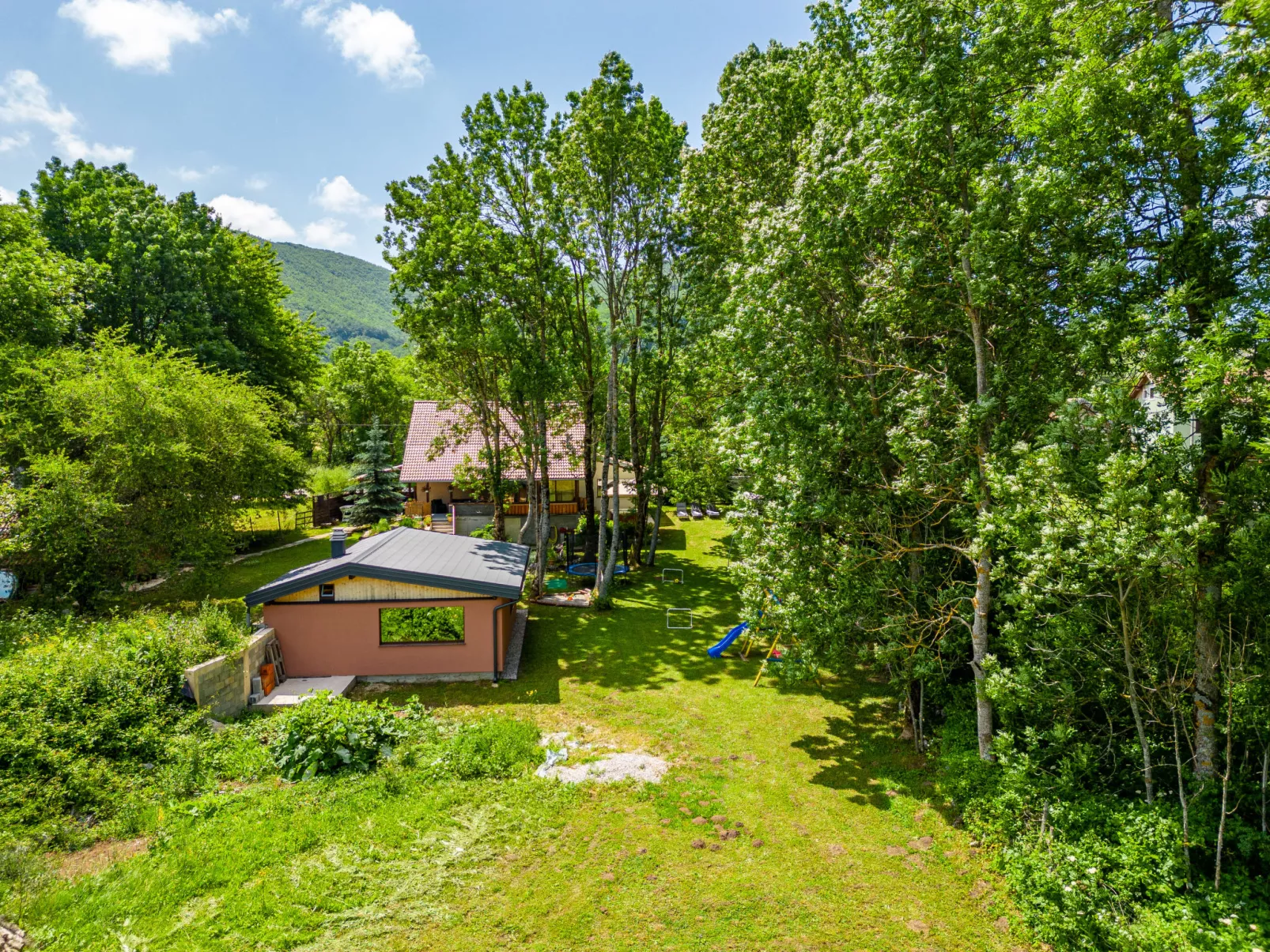 House Mazini - Draußen