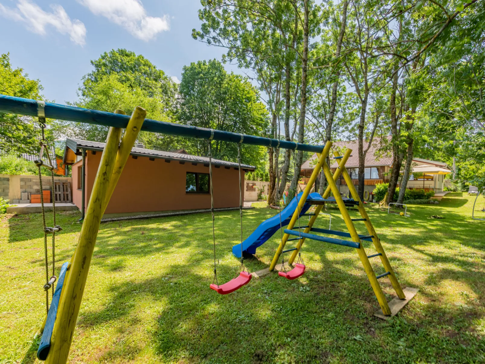 House Mazini - Draußen